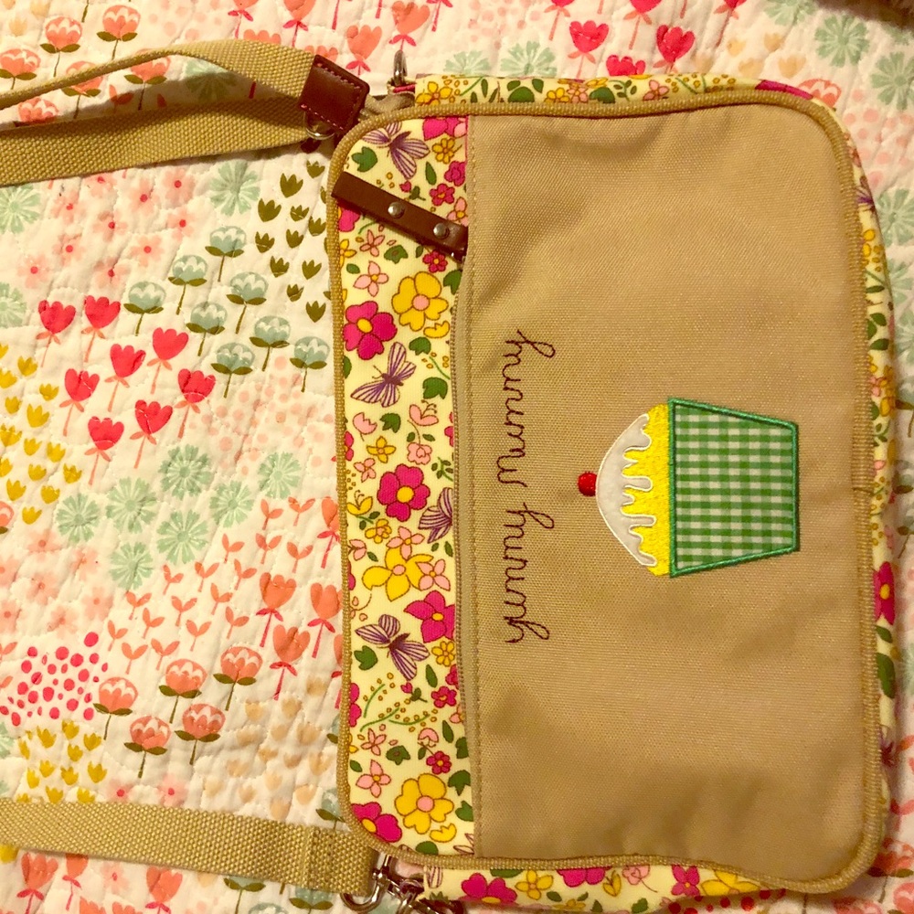 NWOT mini Yummy Mummy baby bag/carrier bag